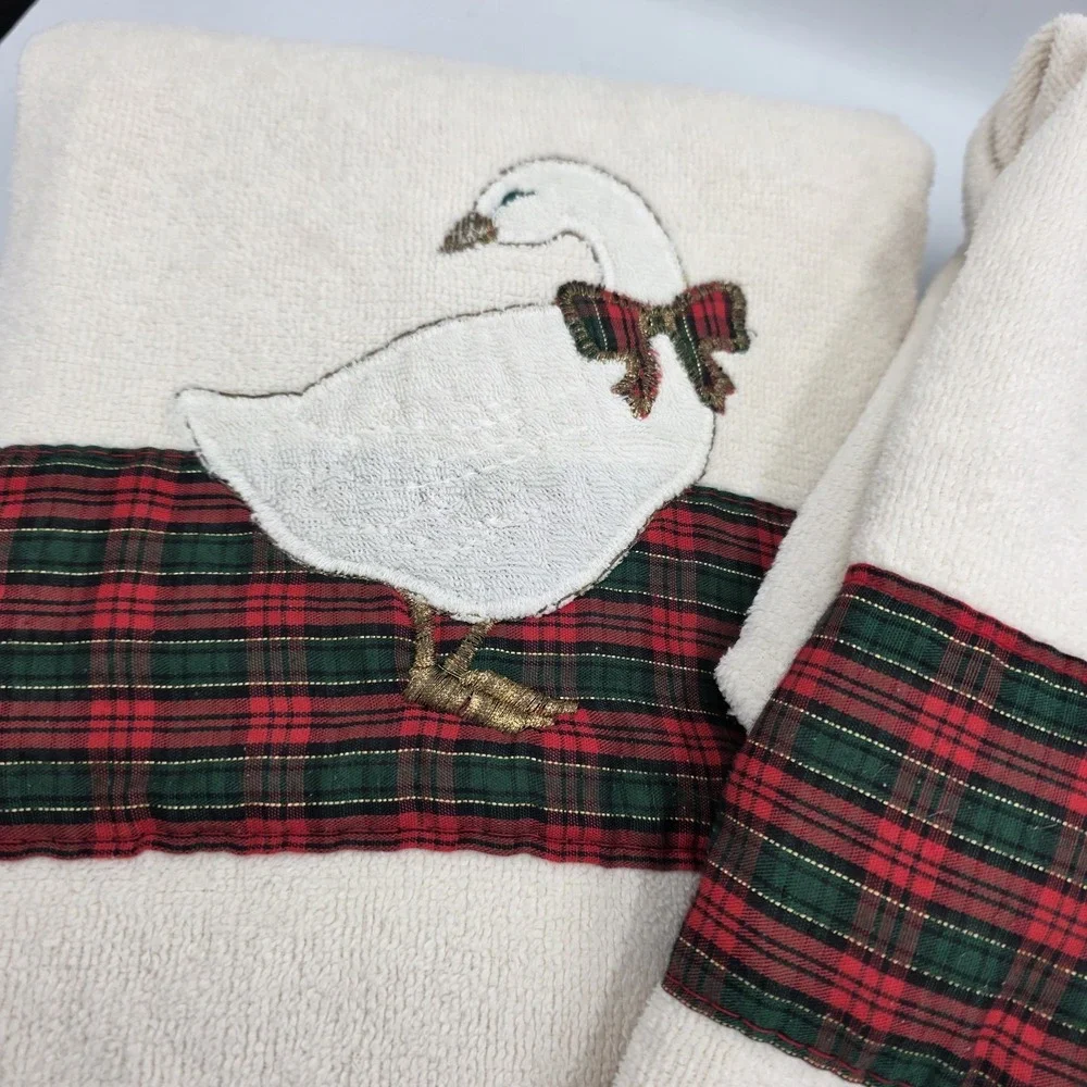 Vtg. R. A. Briggs Christmas Goose Duck 2 Bath Towels Red Green Gold Plaid Ivory